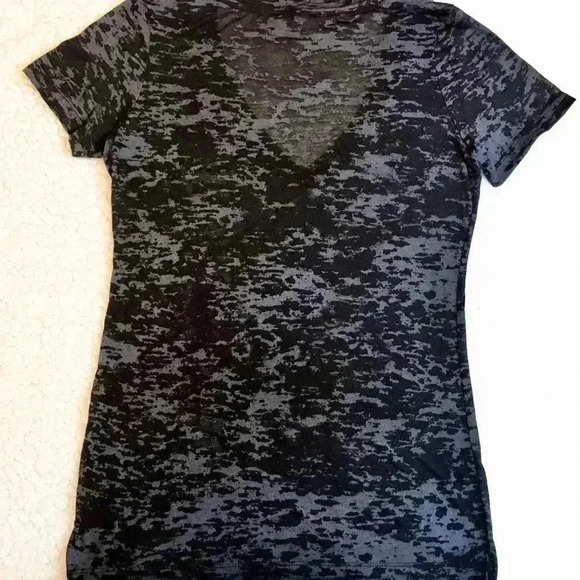 🦋NEXT LEVEL “Triple Mag” Heather Light V-Neck Tee - Picture 6 of 8